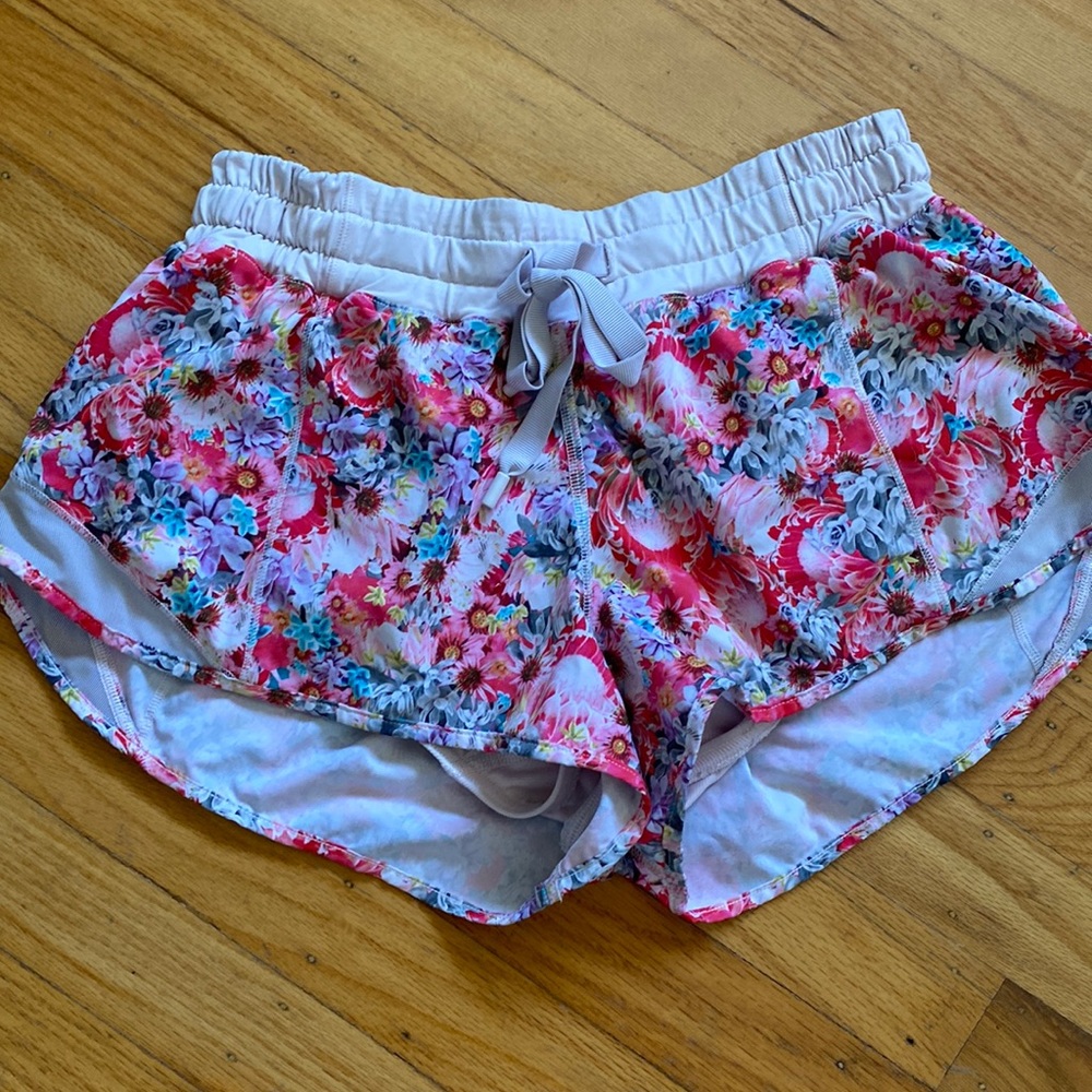 Lululemon Hotty Hot short 2.5”